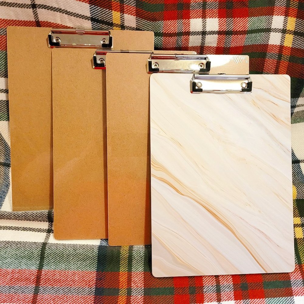 5 Clipboards (4 x natural, 1 x marbled), lightweight, new/unused